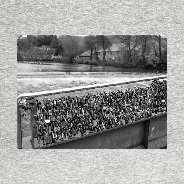 Love locks on the bridge over the River Wye in the Derbyshire town of Bakewell by yackers1